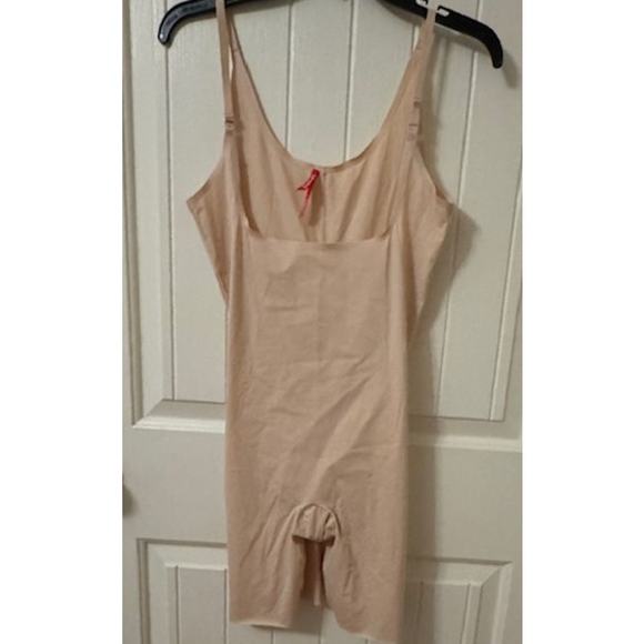 SPANX Open-Bust Mid-Thigh Bodysuit Champagne Beige L - Picture 3 of 6